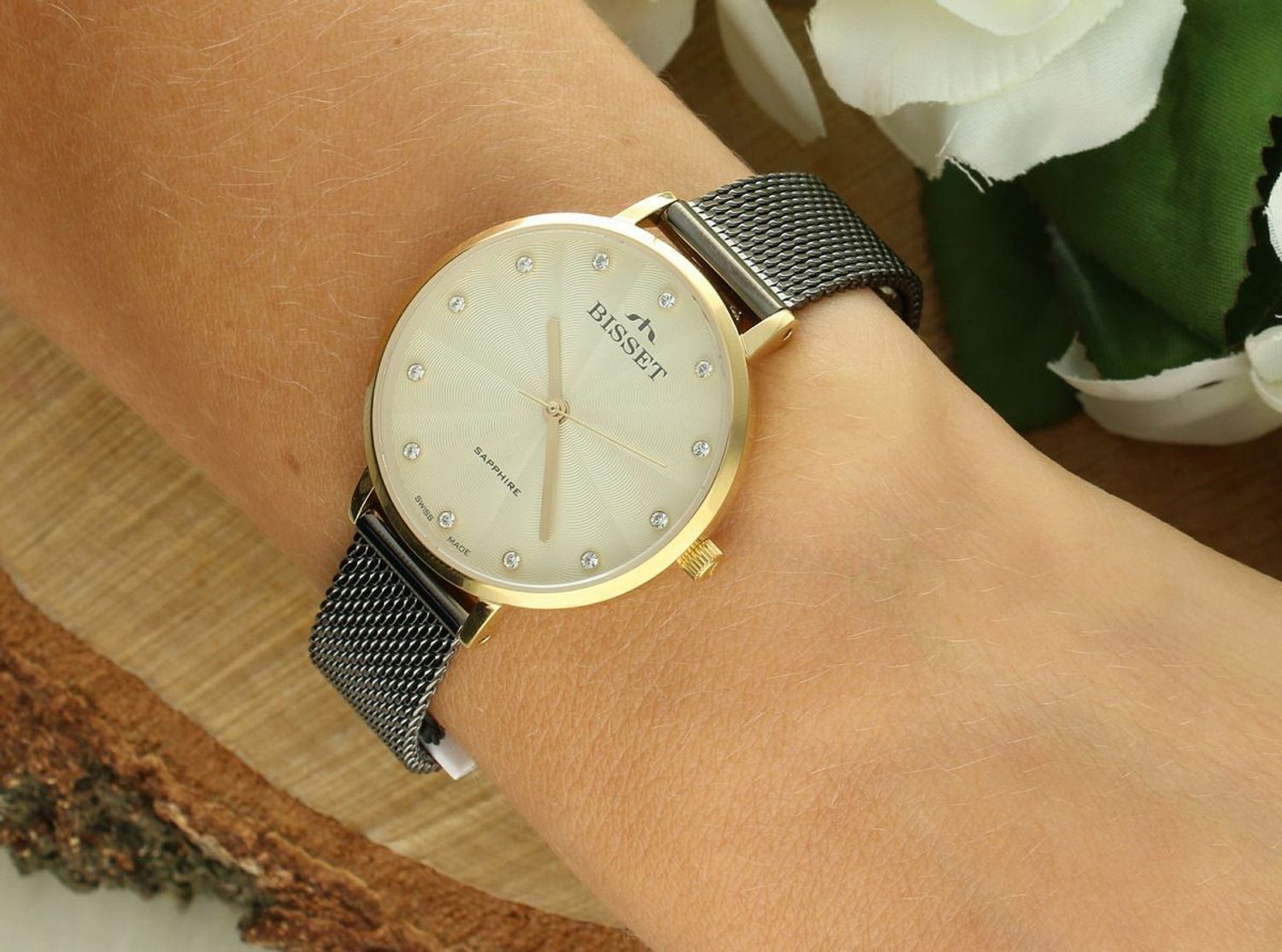 Bisset BSBF30 – elegancki damski zegarek szwajcarski z mechanizmem kwarcowym, złotą kopertą, cyferblatem zdobionym cyrkoniami, szafirowym szkłem i bransoletą G-Link z mikroregulacją.1.jpg